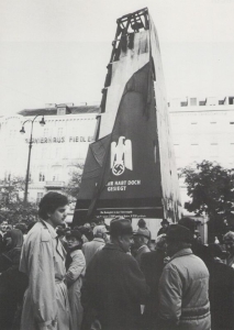 Image of the sculpture Und Ihr habt doch gesiegt, 1988, by Hans Haacke after it was attacked. The project was part of the festival program of Steirischer Herbst 1988 called Bezugspunkte 38/88. Photo: Hans Haacke 